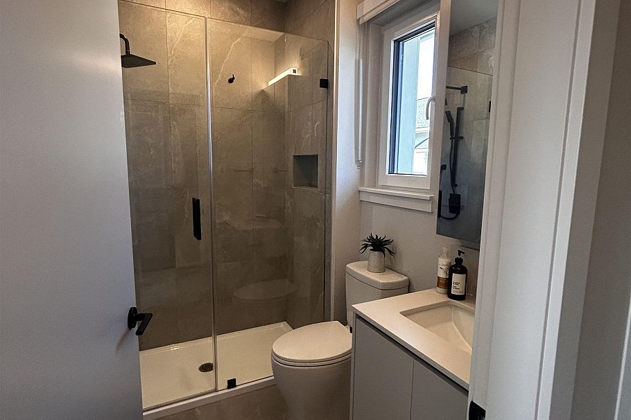 1341 E 21st Avenue Vancouver, BC - 12