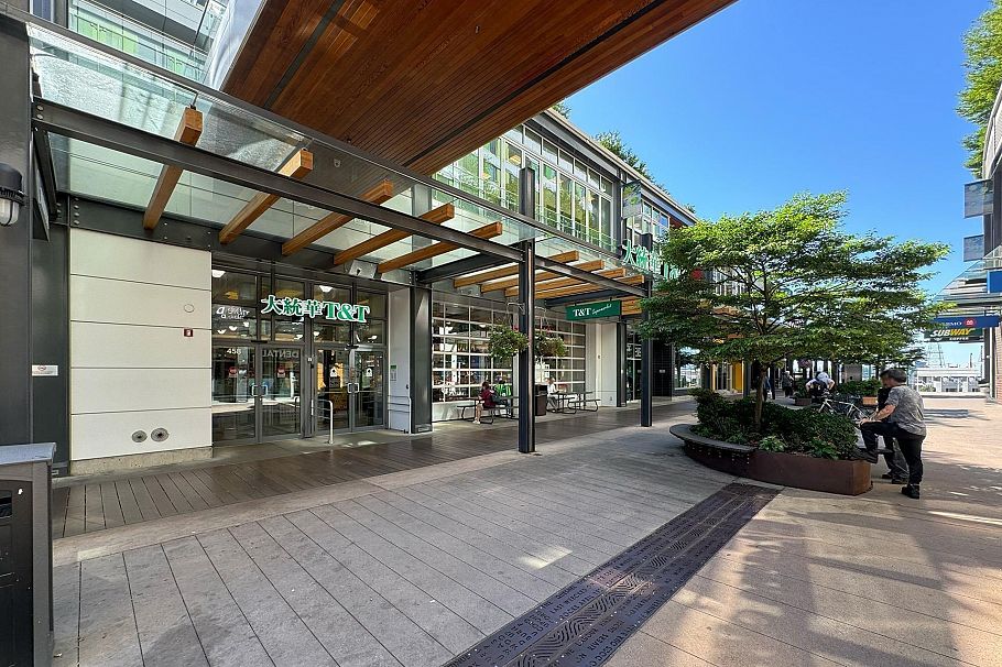 2406 8031 Nunavut Lane Vancouver, BC - 23