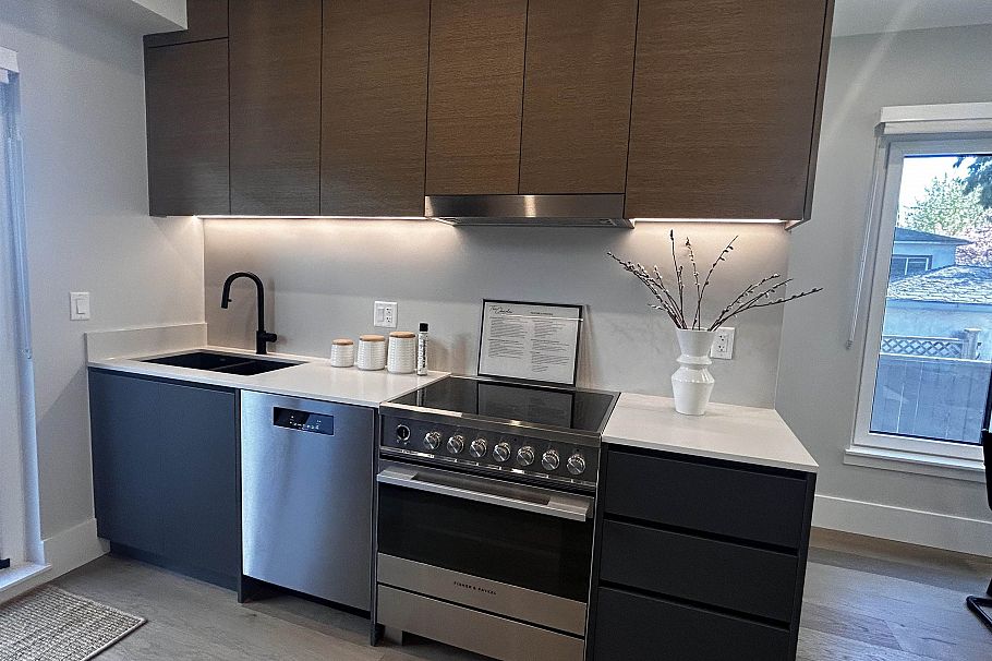 1341 E 21st Avenue Vancouver, BC - 2