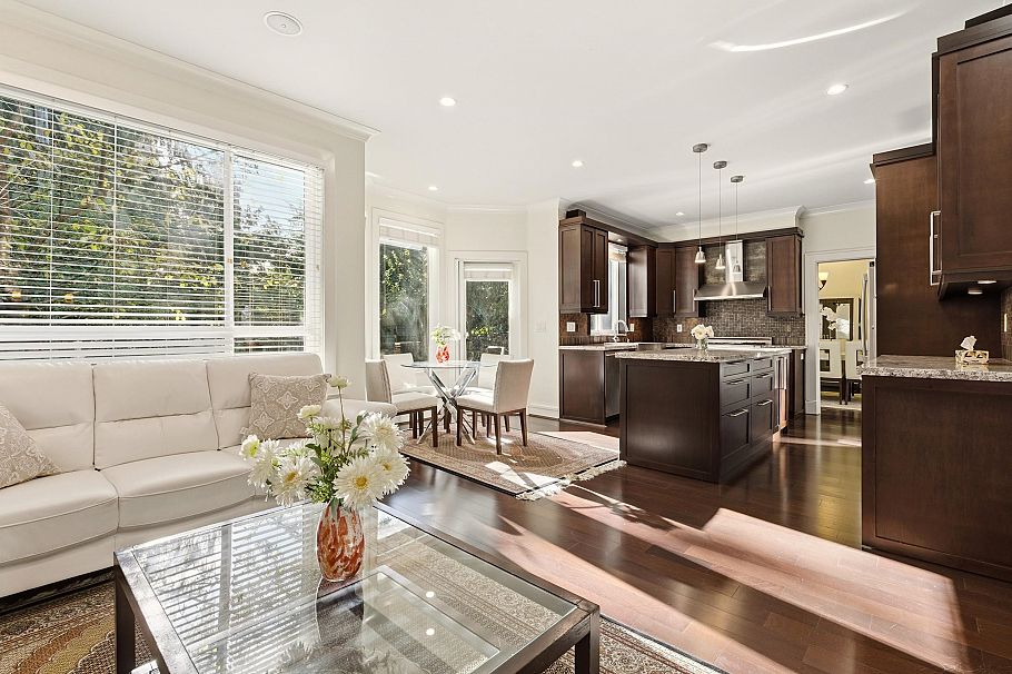 1017 Canyon Boulevard North Vancouver, BC - 12