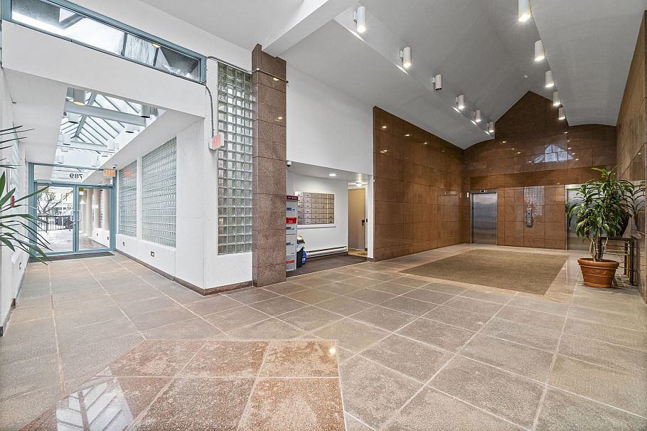 501 789 Jervis Street Vancouver, BC - 3