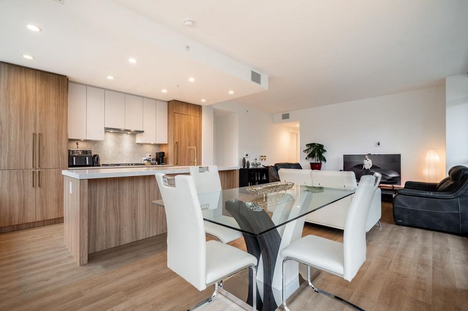 303 2375 Emery Court North Vancouver, BC - 6