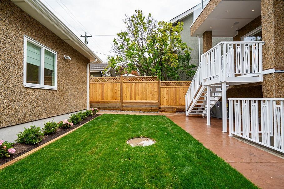 2561 W 2nd Avenue Vancouver, BC - 5