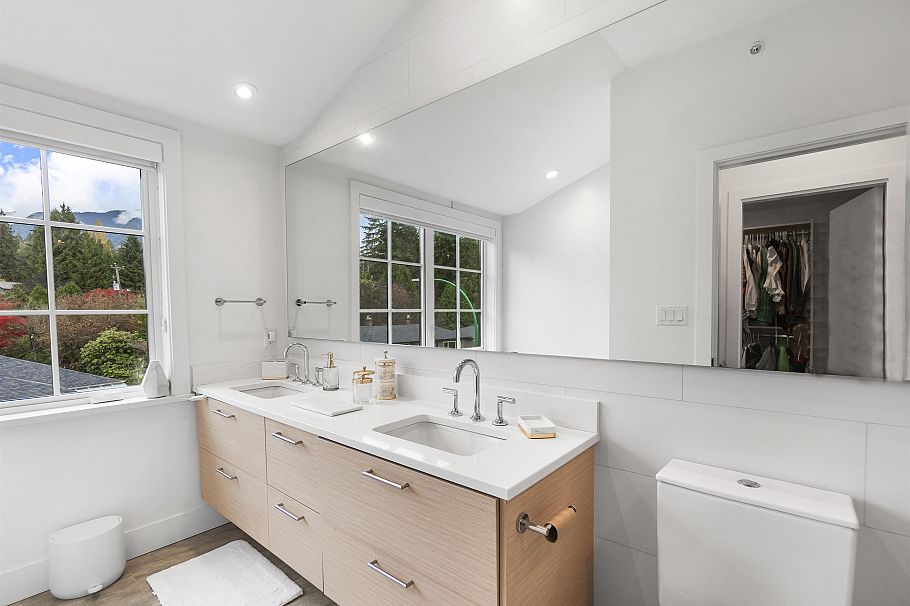 5 1133 Ridgewood Drive North Vancouver, BC - 32