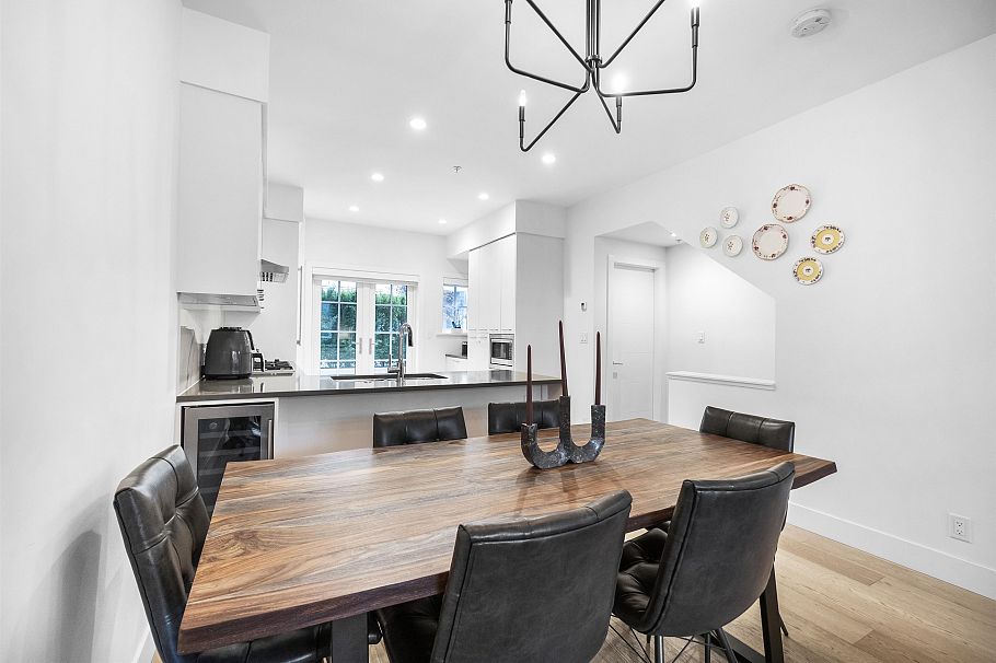 5 1133 Ridgewood Drive North Vancouver, BC - 12