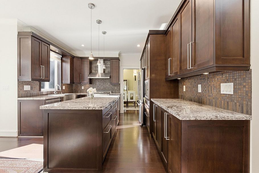 1017 Canyon Boulevard North Vancouver, BC - 14