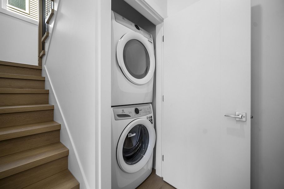 2 3563 E 25th Avenue Vancouver, BC - 24