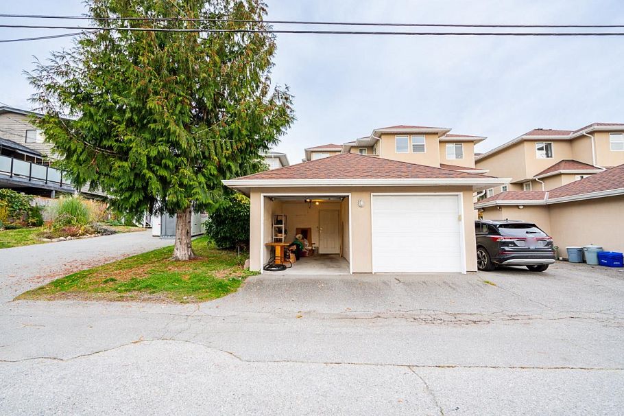 323 E Keith Road North Vancouver, BC - 22