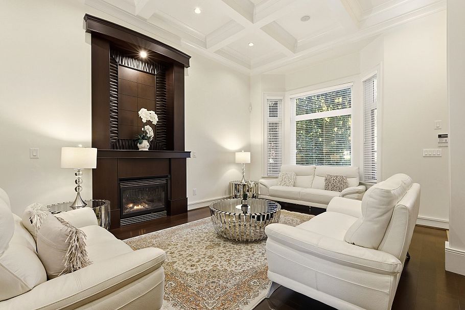 1017 Canyon Boulevard North Vancouver, BC - 2