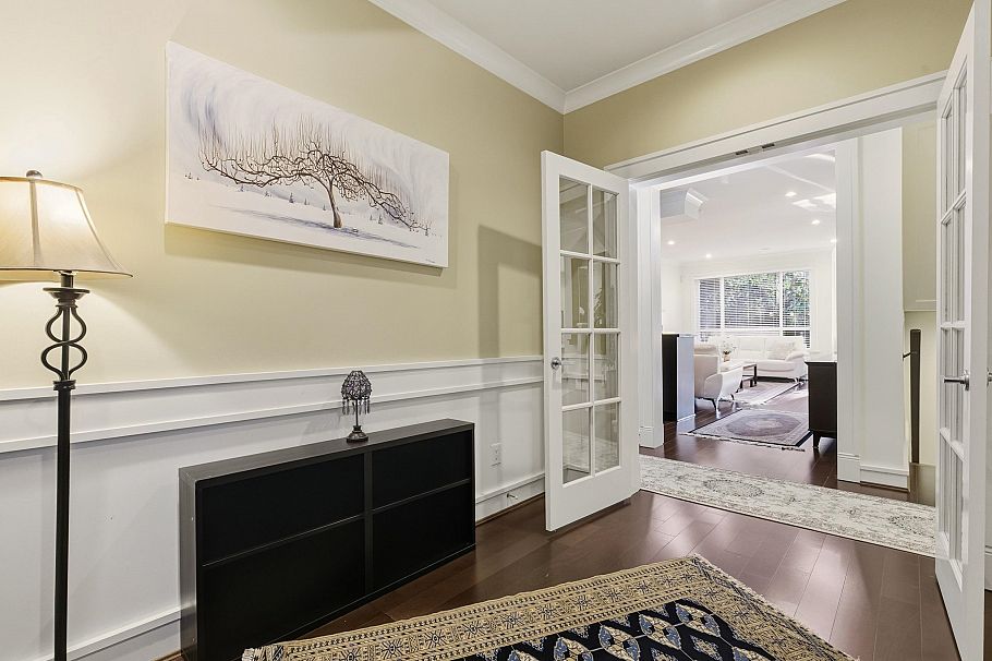 1017 Canyon Boulevard North Vancouver, BC - 9