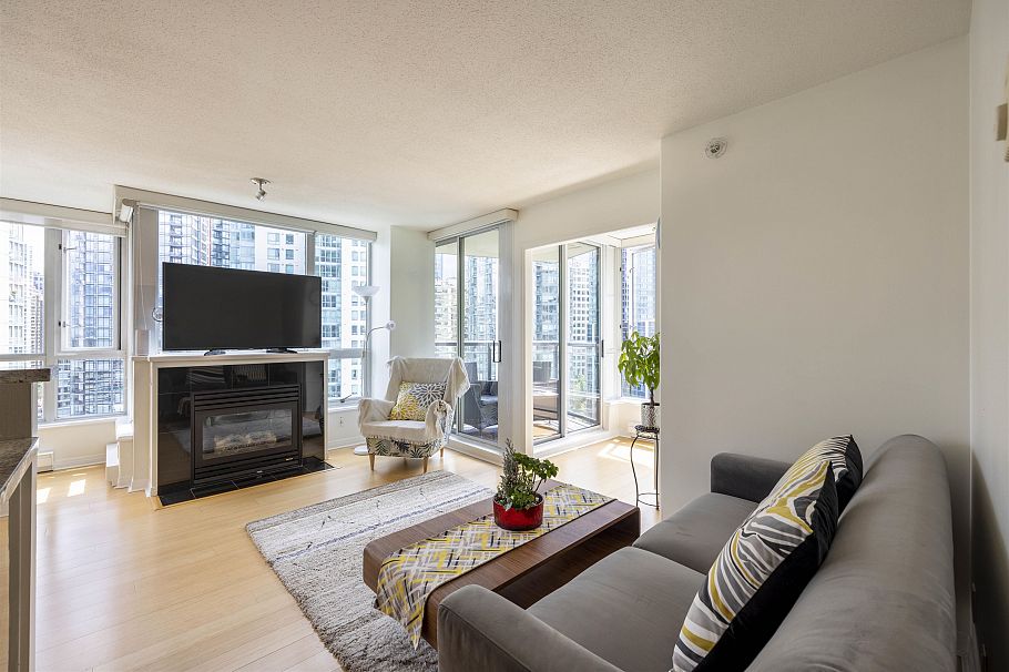 2201 1328 W Pender Street Vancouver, BC - 4