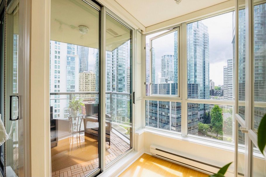 2201 1328 W Pender Street Vancouver, BC - 11