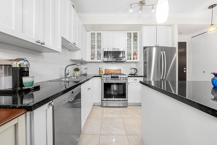 314 170 W 1st Street North Vancouver, BC - 14