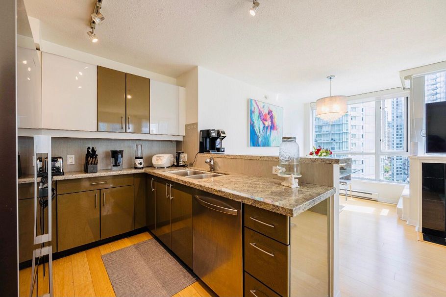 2201 1328 W Pender Street Vancouver, BC - 8