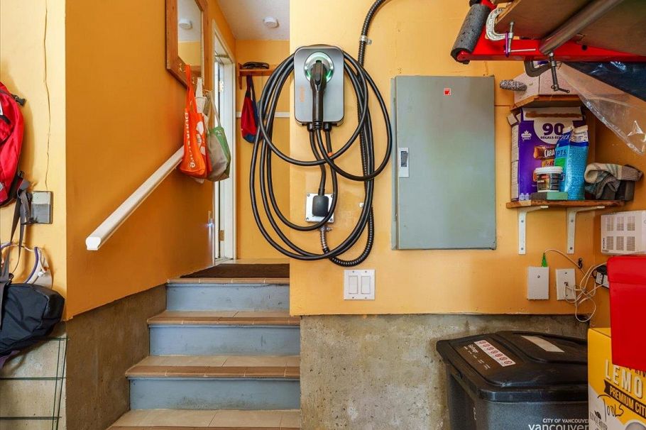 5 3588 Whitney Place Vancouver, BC - 29