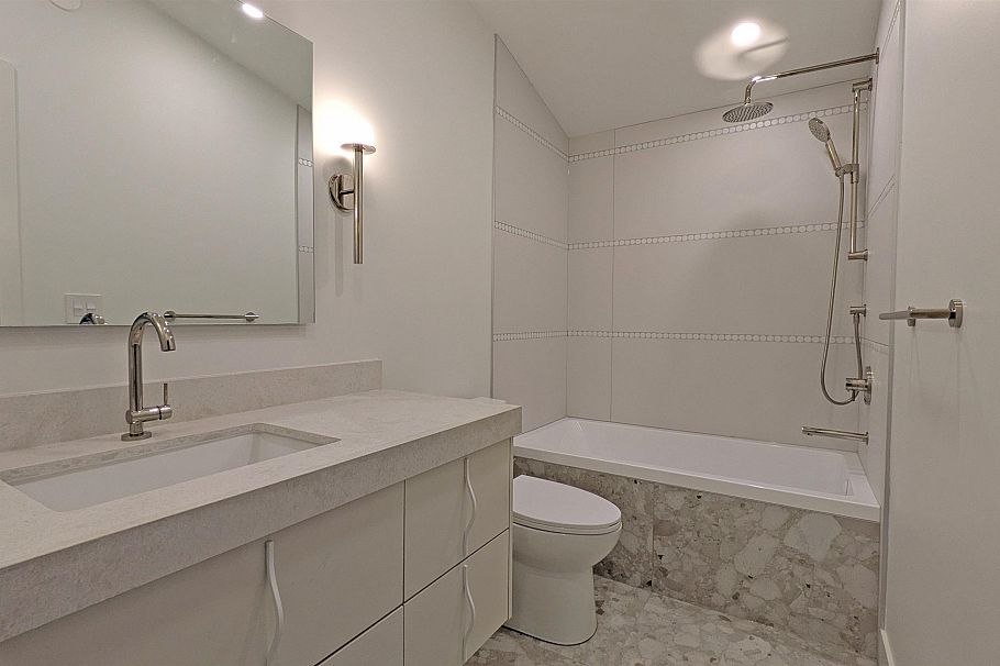 1139 W 33rd Avenue Vancouver, BC - 12