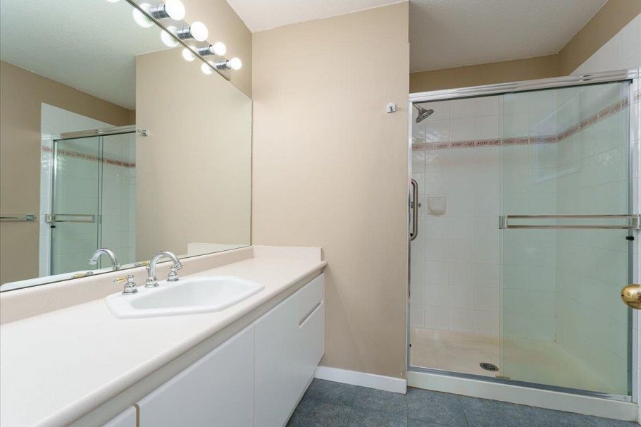 5 3588 Whitney Place Vancouver, BC - 21