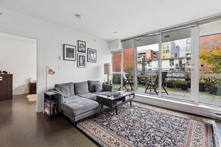 309 221 Union Street Vancouver, BC - 4