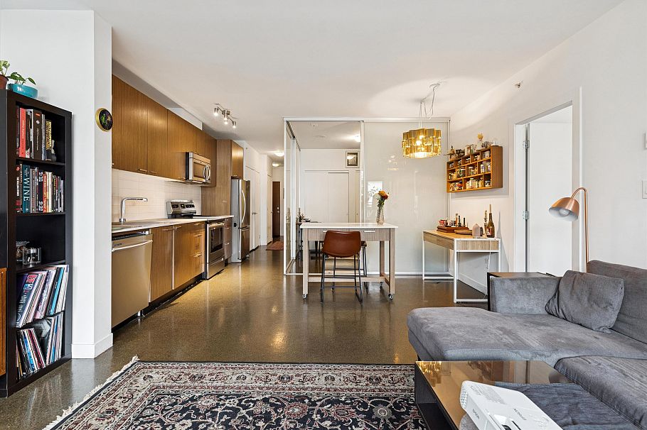 309 221 Union Street Vancouver, BC - 5