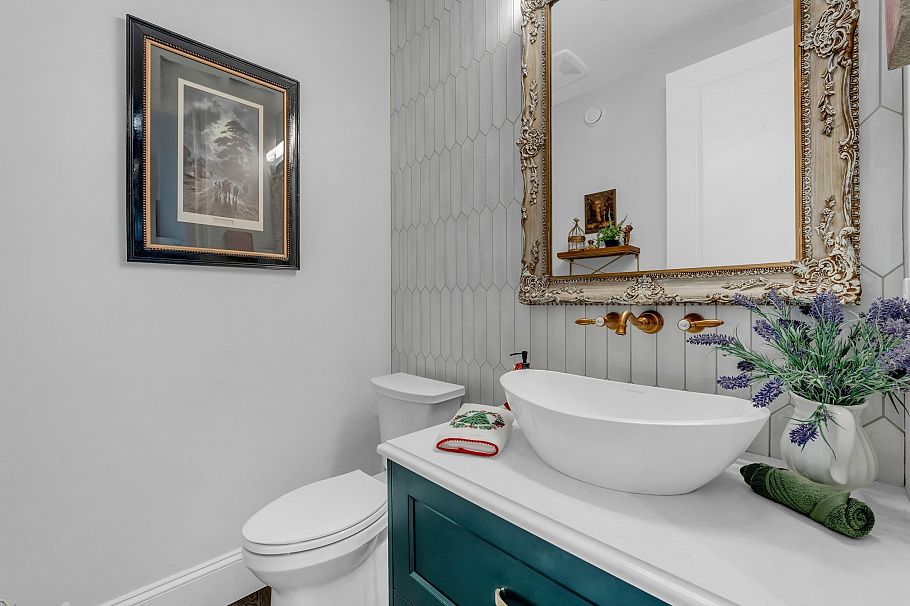 1812 Cardinal Crescent North Vancouver, BC - 12