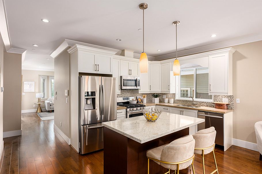 320 E Keith Road North Vancouver, BC - 11