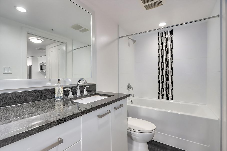 768 2080 W Broadway Vancouver, BC - 14