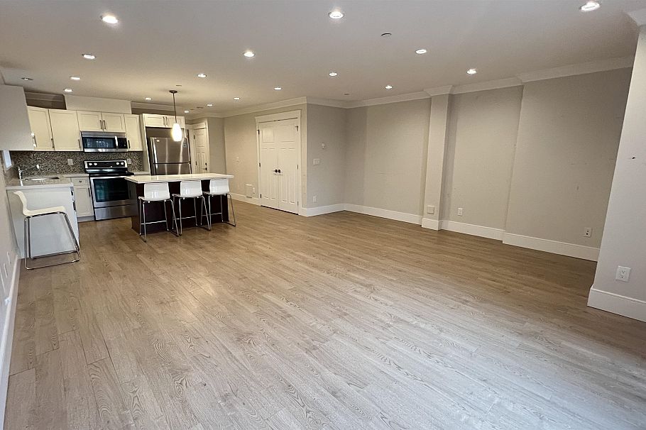 320 E Keith Road North Vancouver, BC - 31