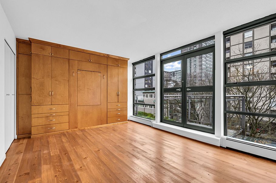 303 1688 Robson Street Vancouver, BC - 9