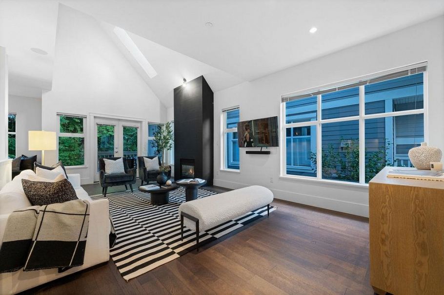 3761 Edgemont Boulevard North Vancouver, BC - 5