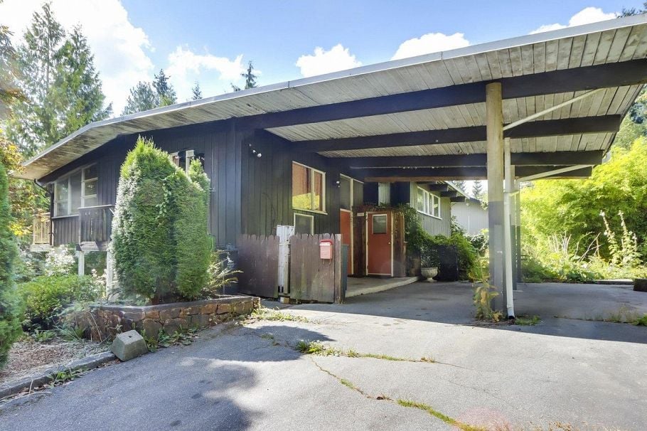 2701 St. Christophers Road North Vancouver, BC - 3