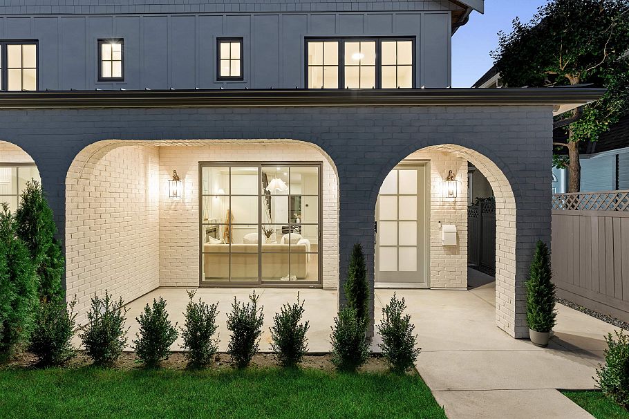 1759 W 16th Avenue Vancouver, BC - 2