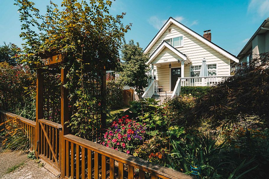 2267 Napier Street Vancouver, BC - 2