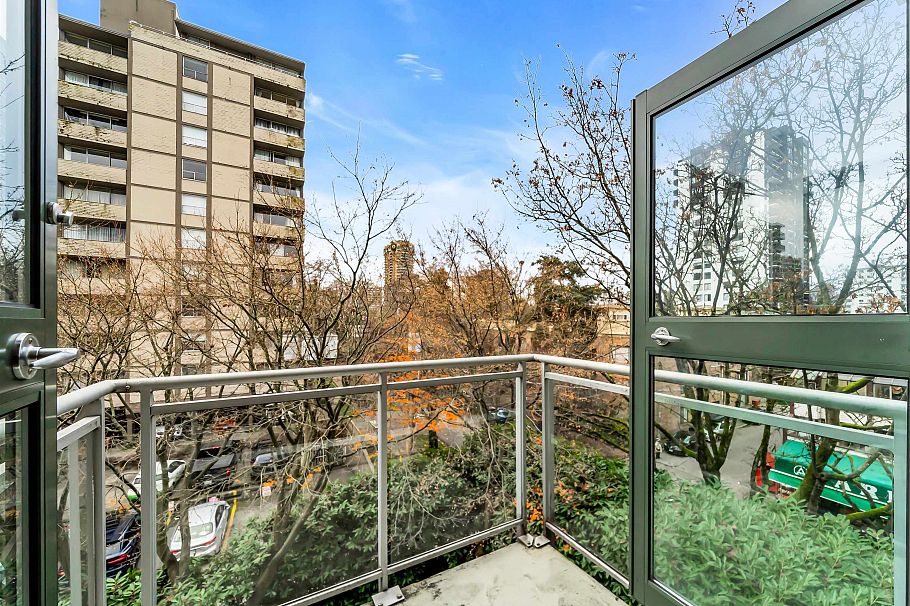 303 1688 Robson Street Vancouver, BC - 22