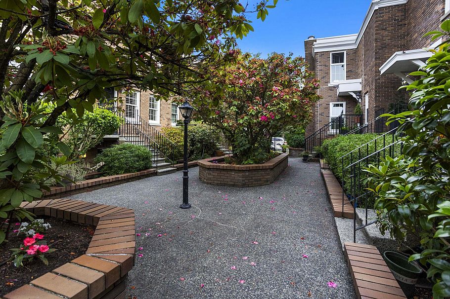 1365 W 7th Avenue Vancouver, BC - 17