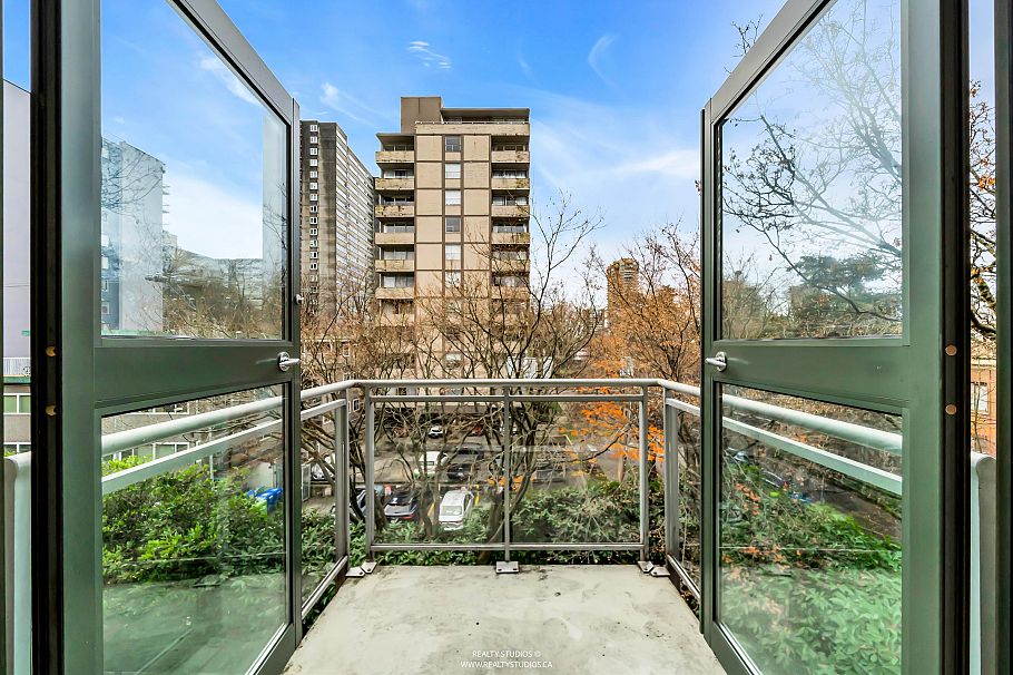 303 1688 Robson Street Vancouver, BC - 21