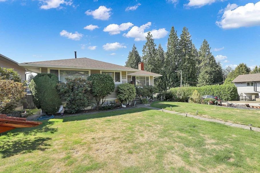 203 E 26th Street North Vancouver, BC - 3