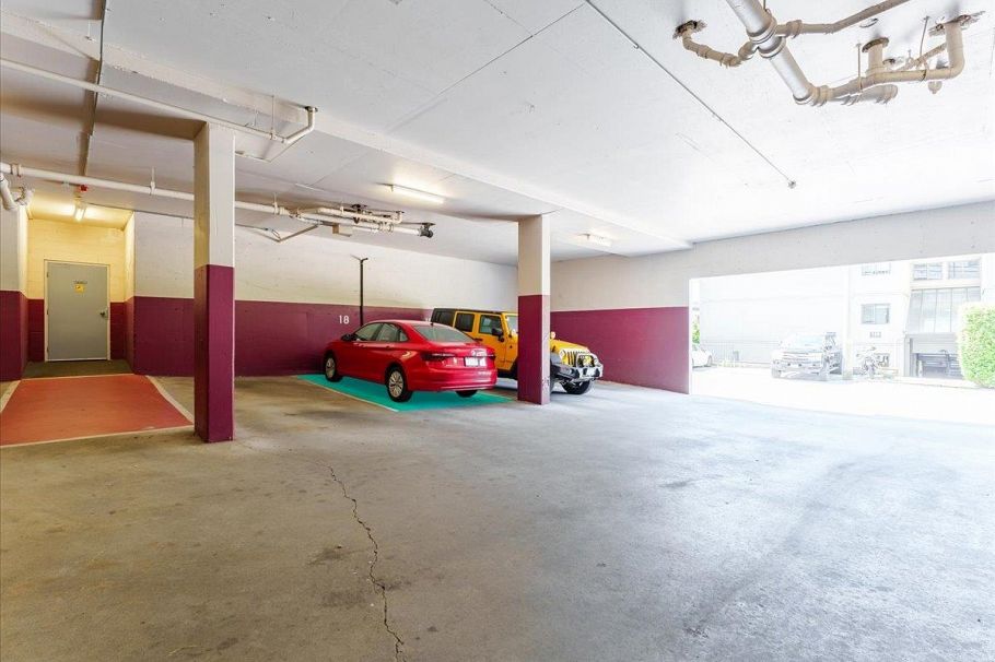 301 155 E 5th Street North Vancouver, BC - 31