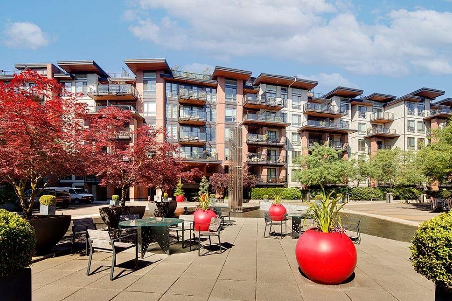 404 733 W 3rd Street North Vancouver, BC - 1