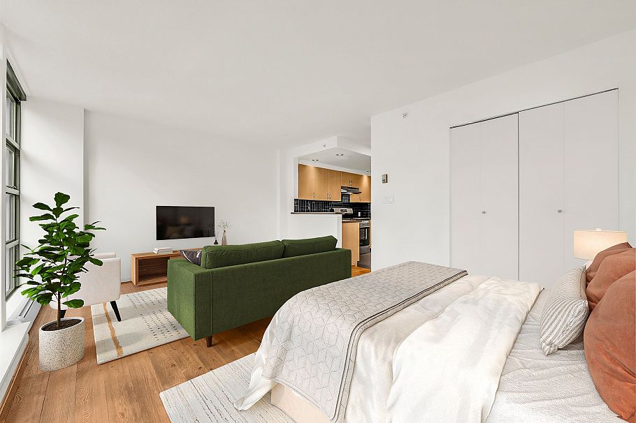 303 1688 Robson Street Vancouver, BC - 4