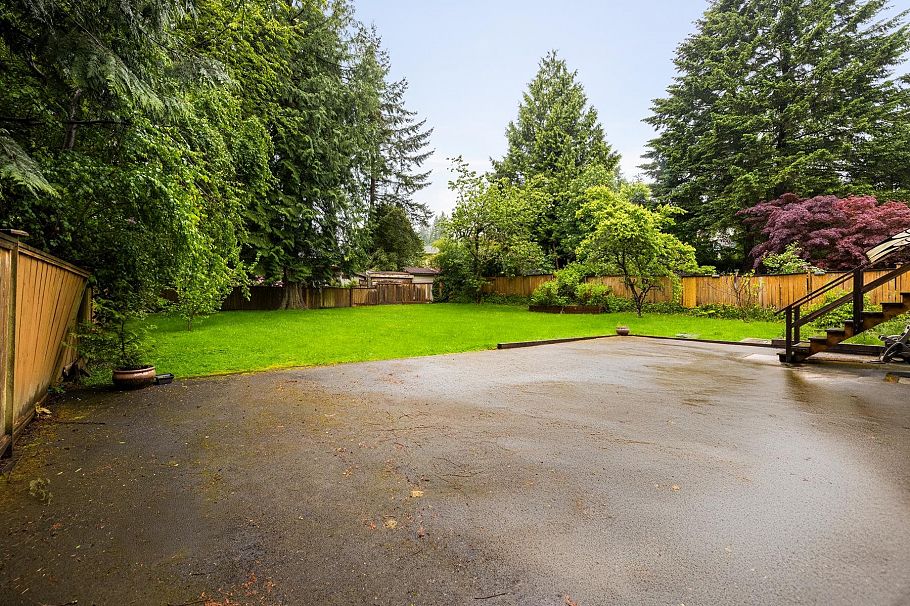 1561 Merlynn Crescent North Vancouver, BC - 28