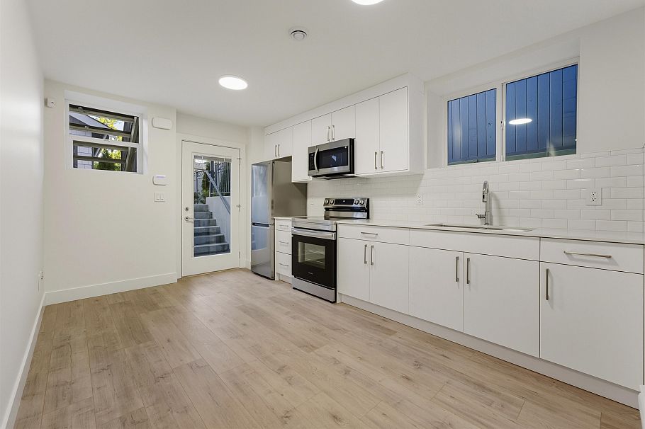 1759 W 16th Avenue Vancouver, BC - 32