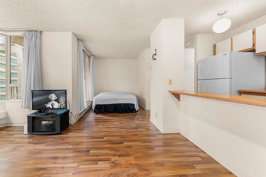 307 1330 Hornby Street Vancouver, BC - 5