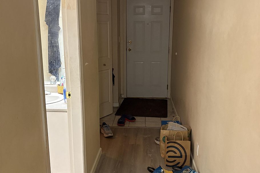 204 137 W 17th Street North Vancouver, BC - 11