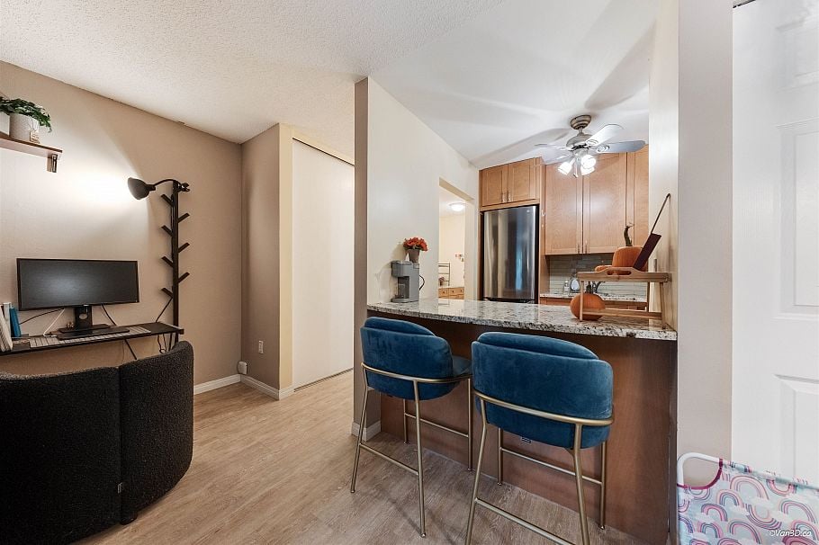 210 1545 E 2nd Avenue Vancouver, BC - 9