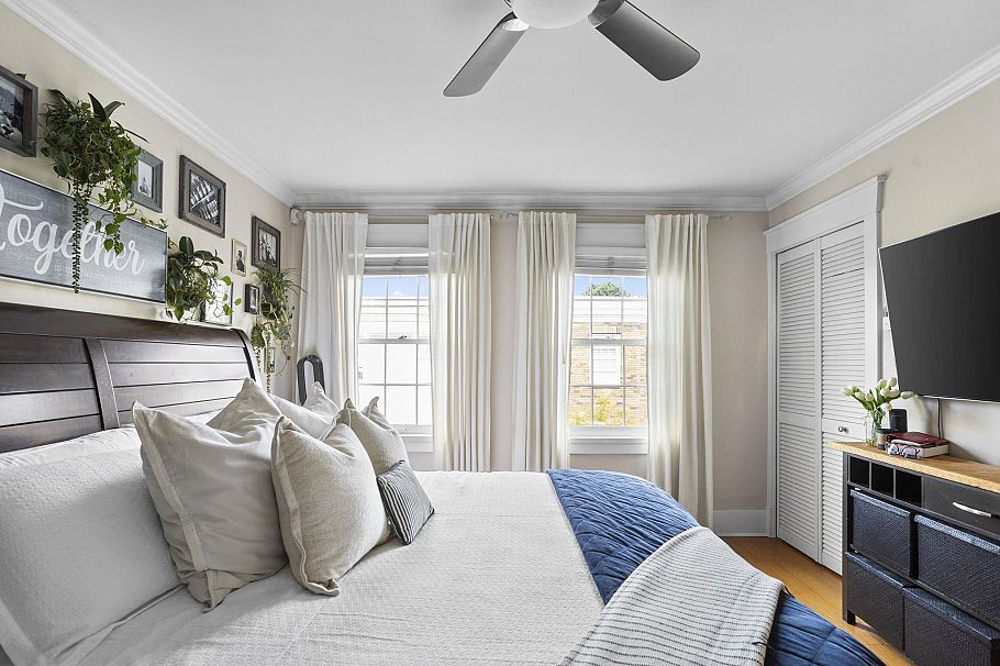 1365 W 7th Avenue Vancouver, BC - 8