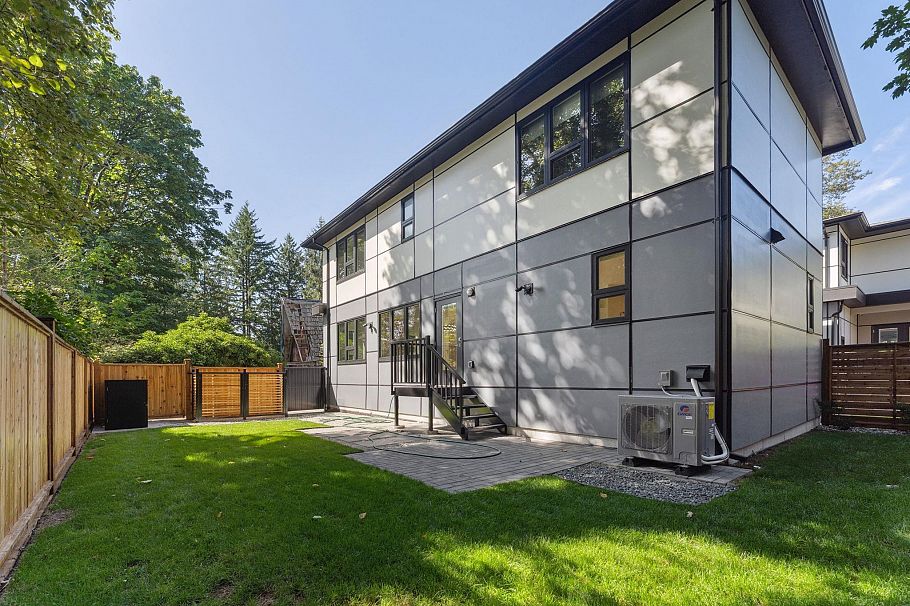 842 St. Denis Avenue North Vancouver, BC - 24