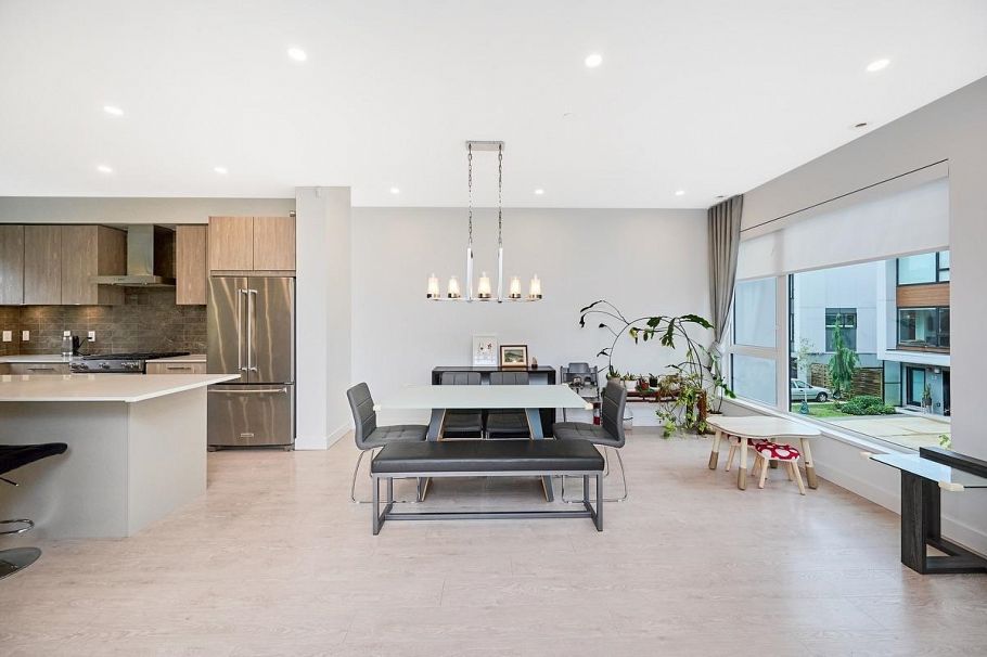 30 3597 Malsum Drive North Vancouver, BC - 4