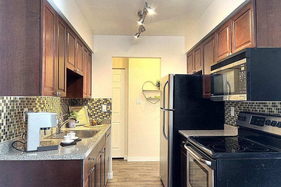 104 8775 Cartier Street Vancouver, BC - 9