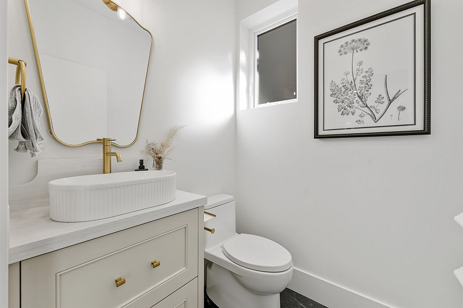 1759 W 16th Avenue Vancouver, BC - 16