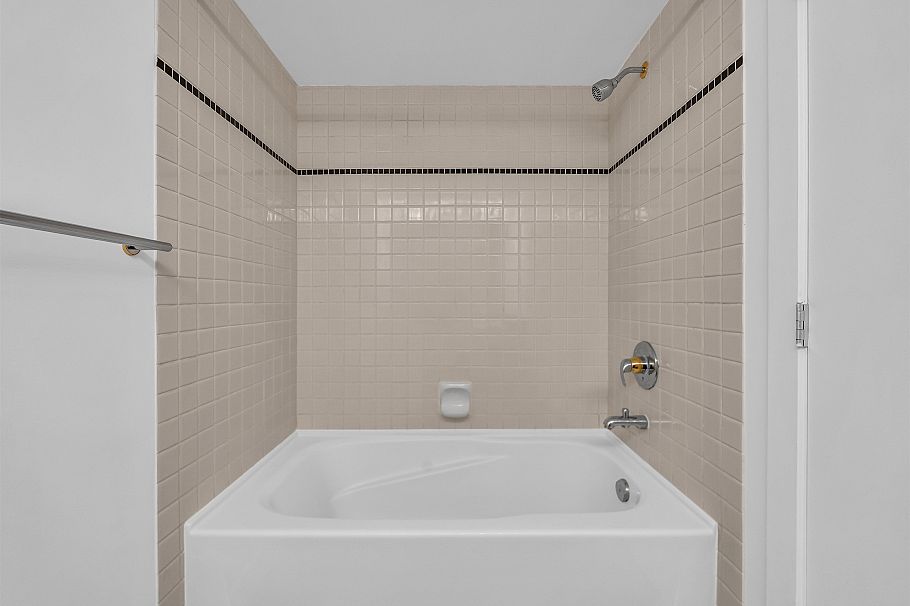 303 1688 Robson Street Vancouver, BC - 19